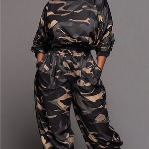 Women's Black and Tan Camouflage Jogger Set